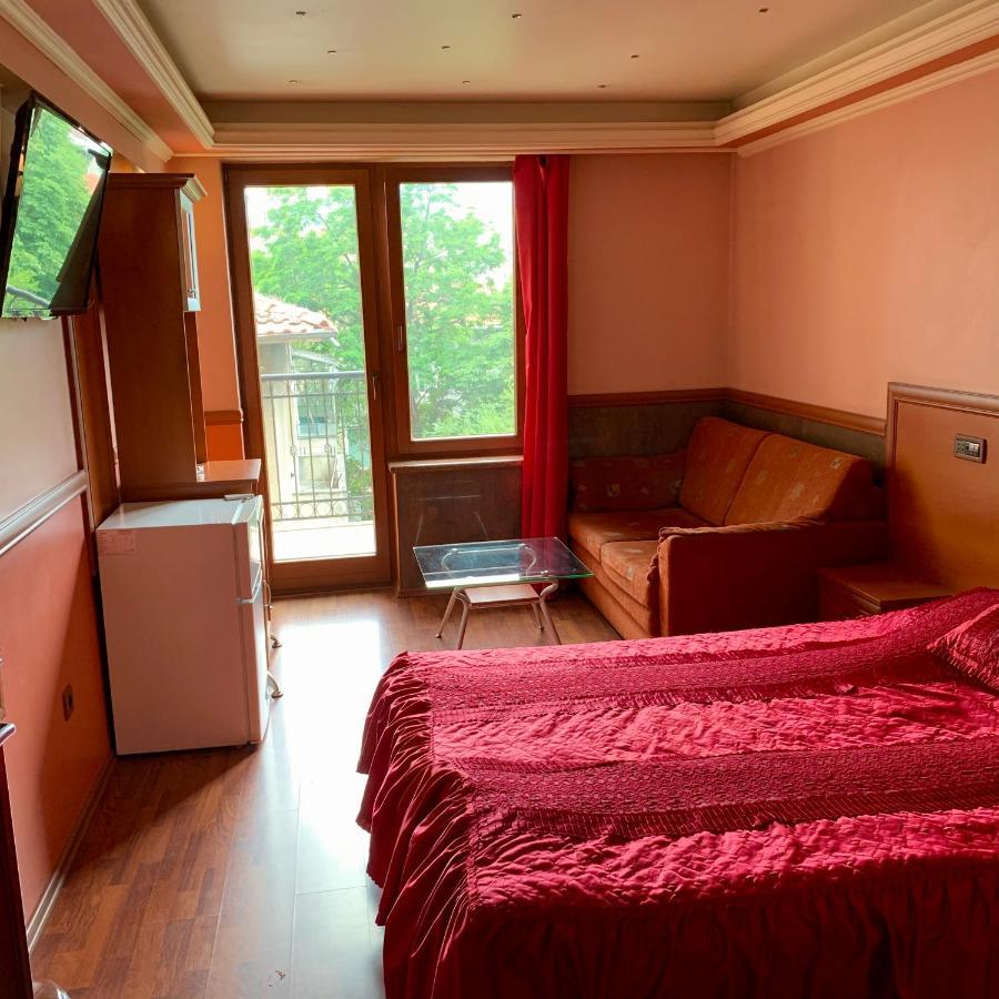 California Hotel Sofia Bagian luar foto