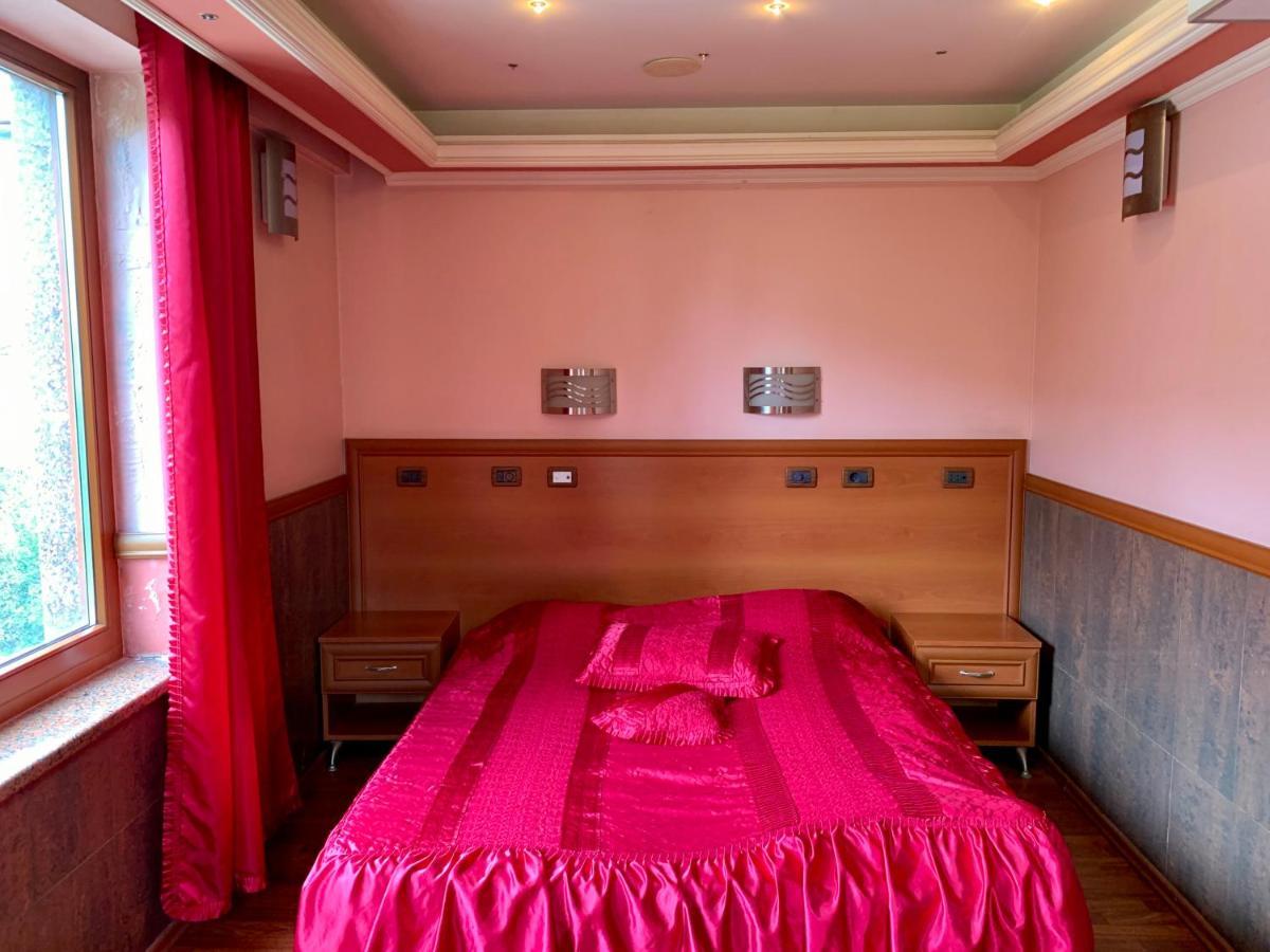 California Hotel Sofia Bagian luar foto