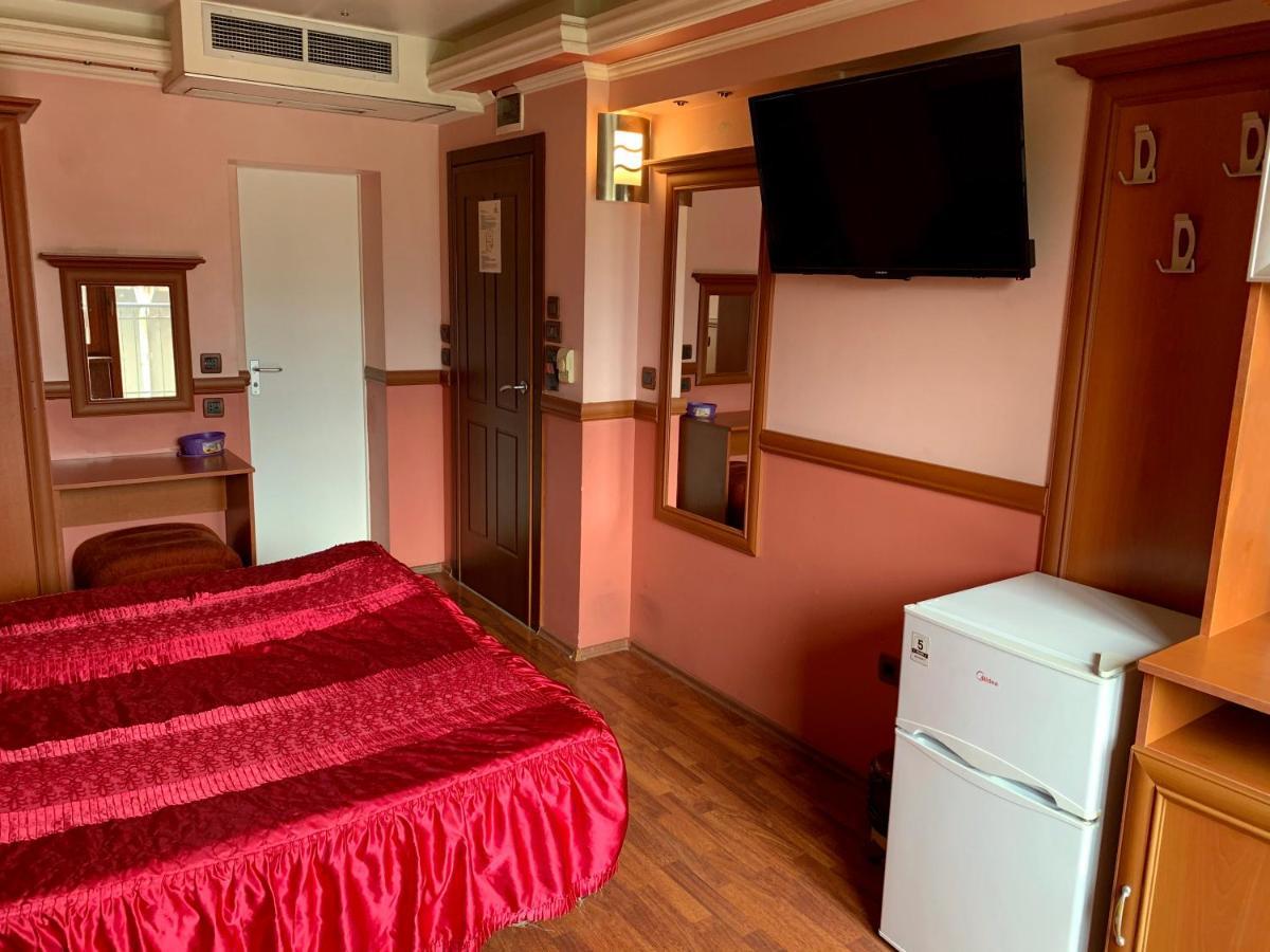 California Hotel Sofia Bagian luar foto