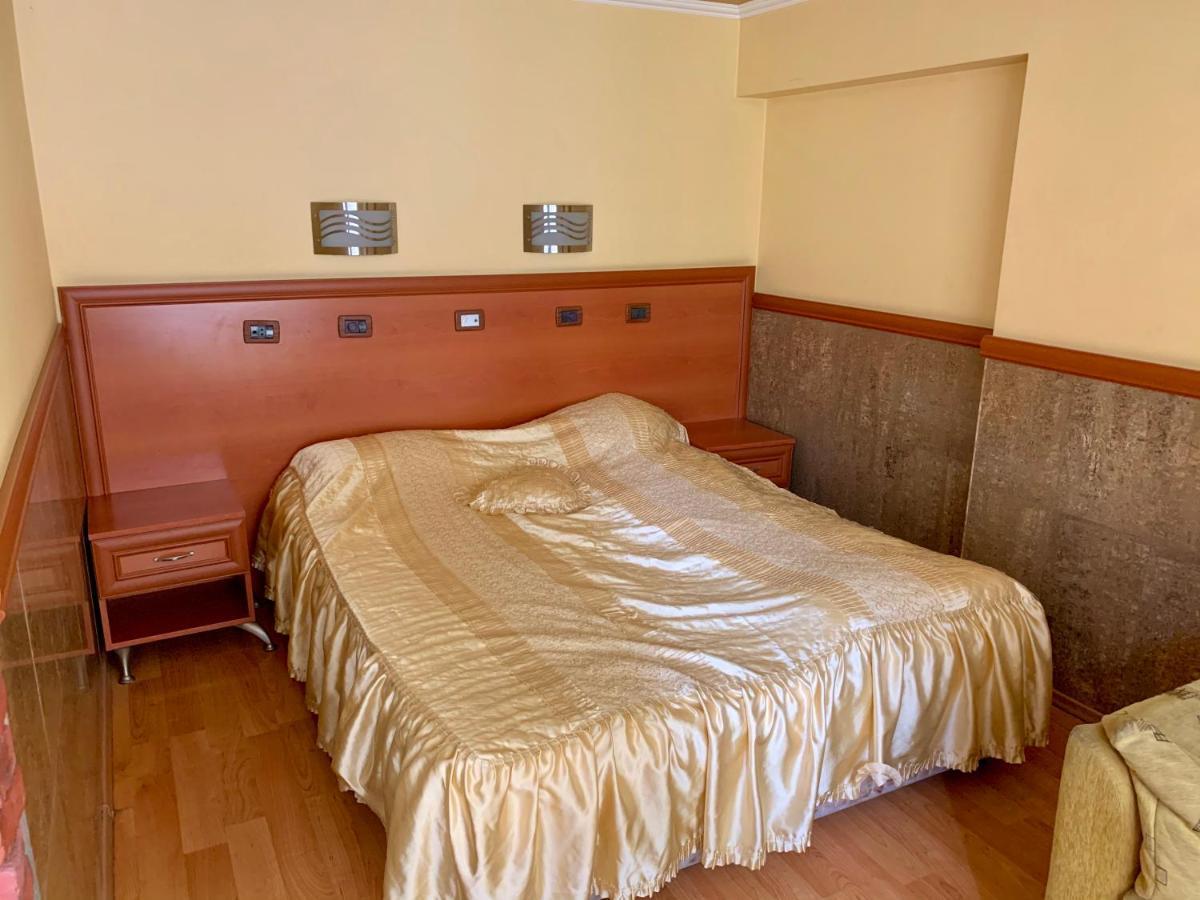 California Hotel Sofia Bagian luar foto