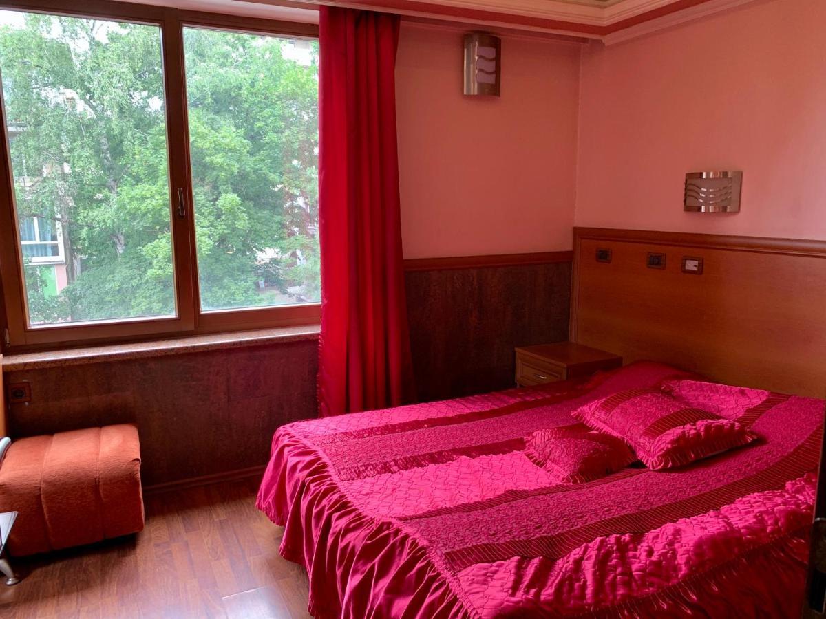 California Hotel Sofia Bagian luar foto