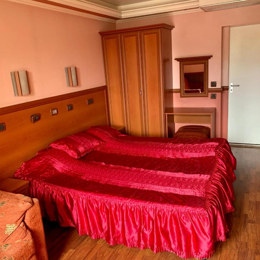 California Hotel Sofia Bagian luar foto