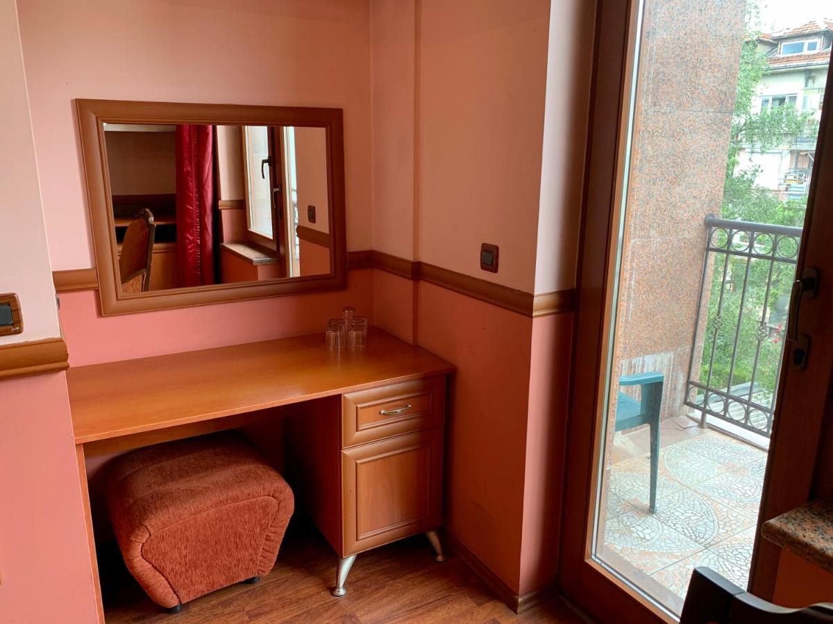 California Hotel Sofia Bagian luar foto